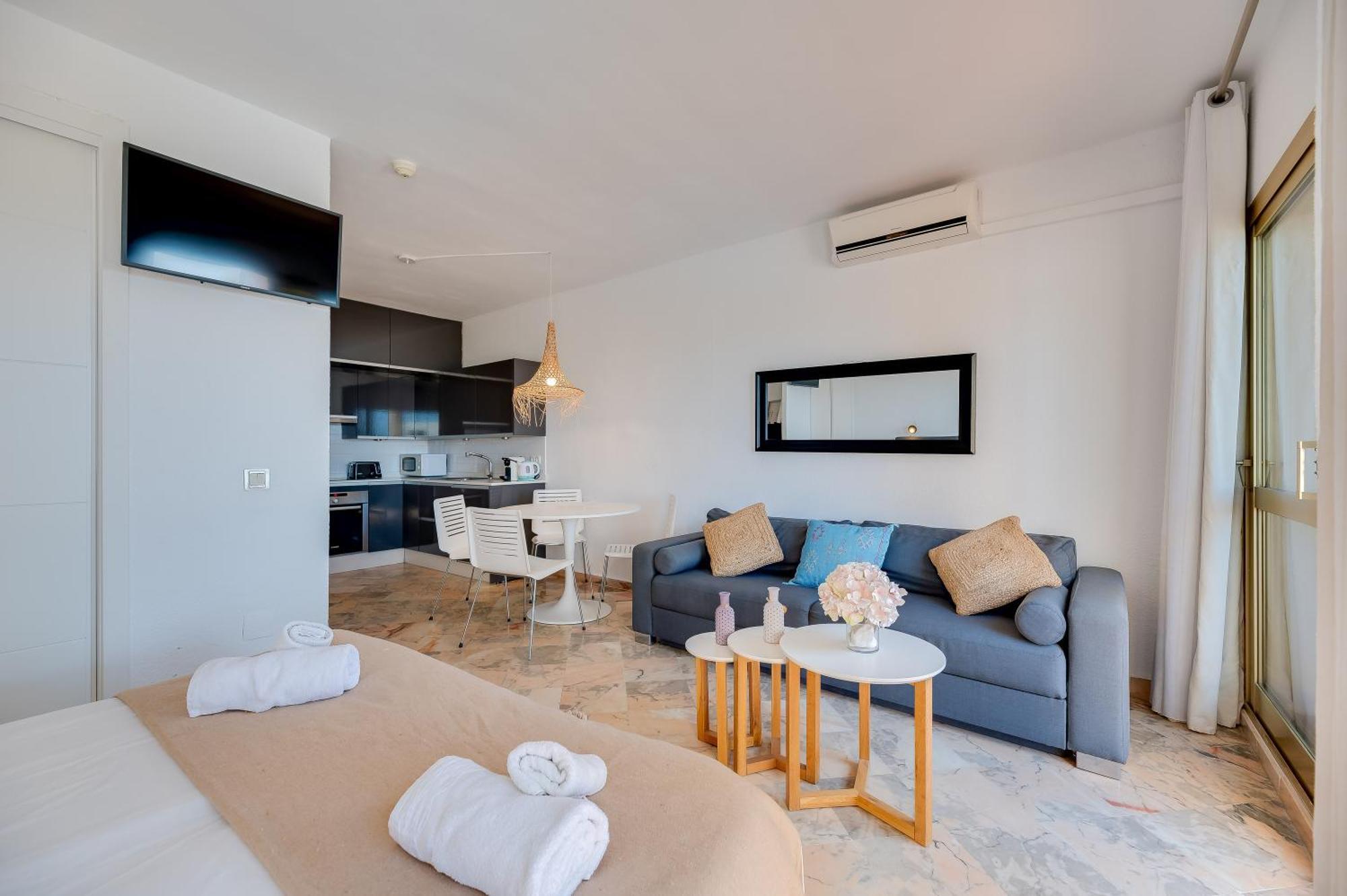 Front Line Beach Studio Apartment 마르베야 외부 사진