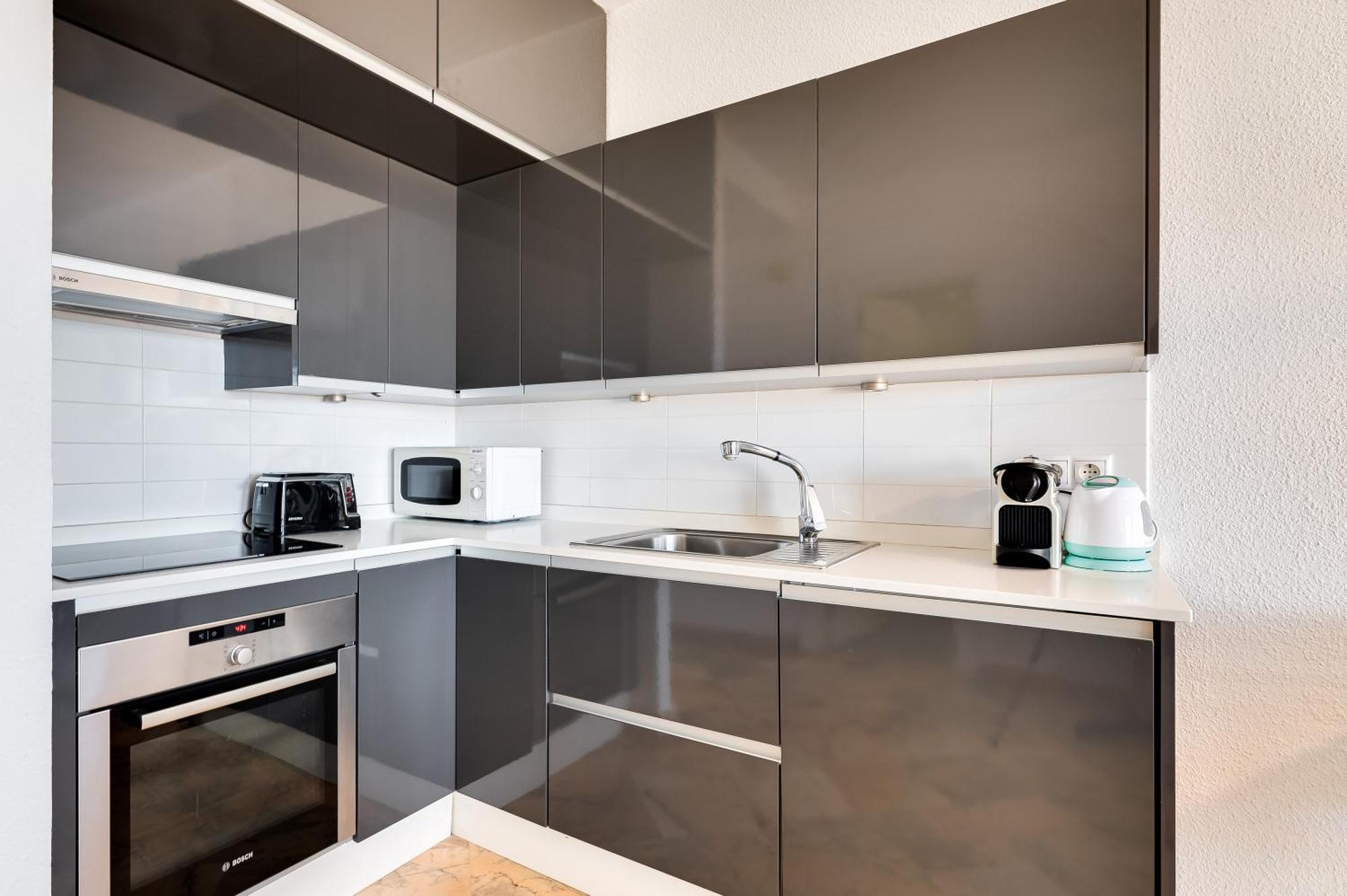 Front Line Beach Studio Apartment 마르베야 외부 사진