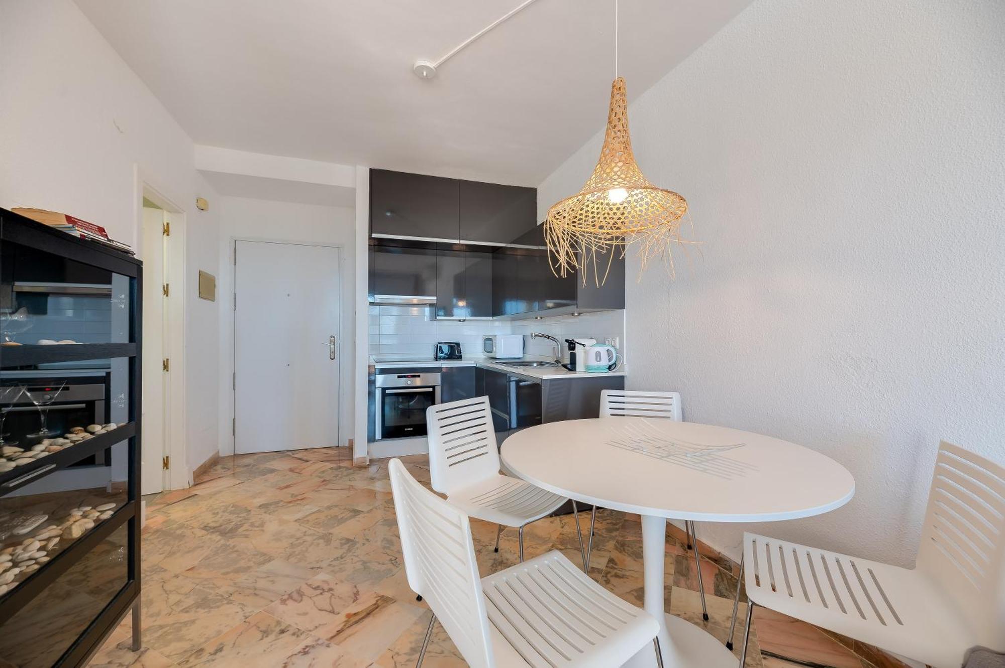 Front Line Beach Studio Apartment 마르베야 외부 사진