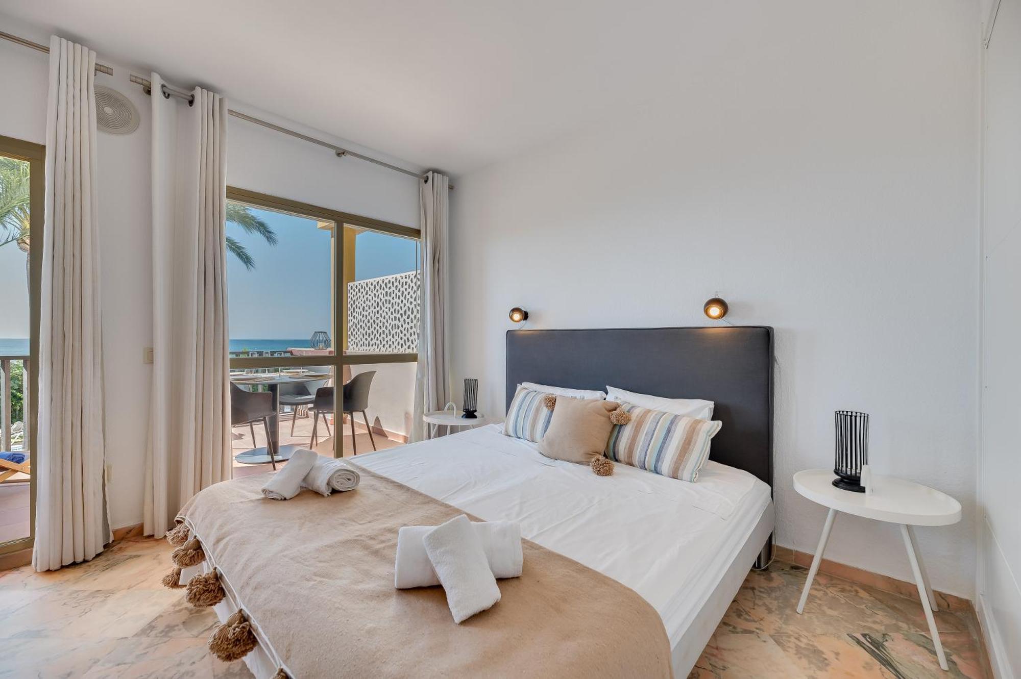 Front Line Beach Studio Apartment 마르베야 외부 사진