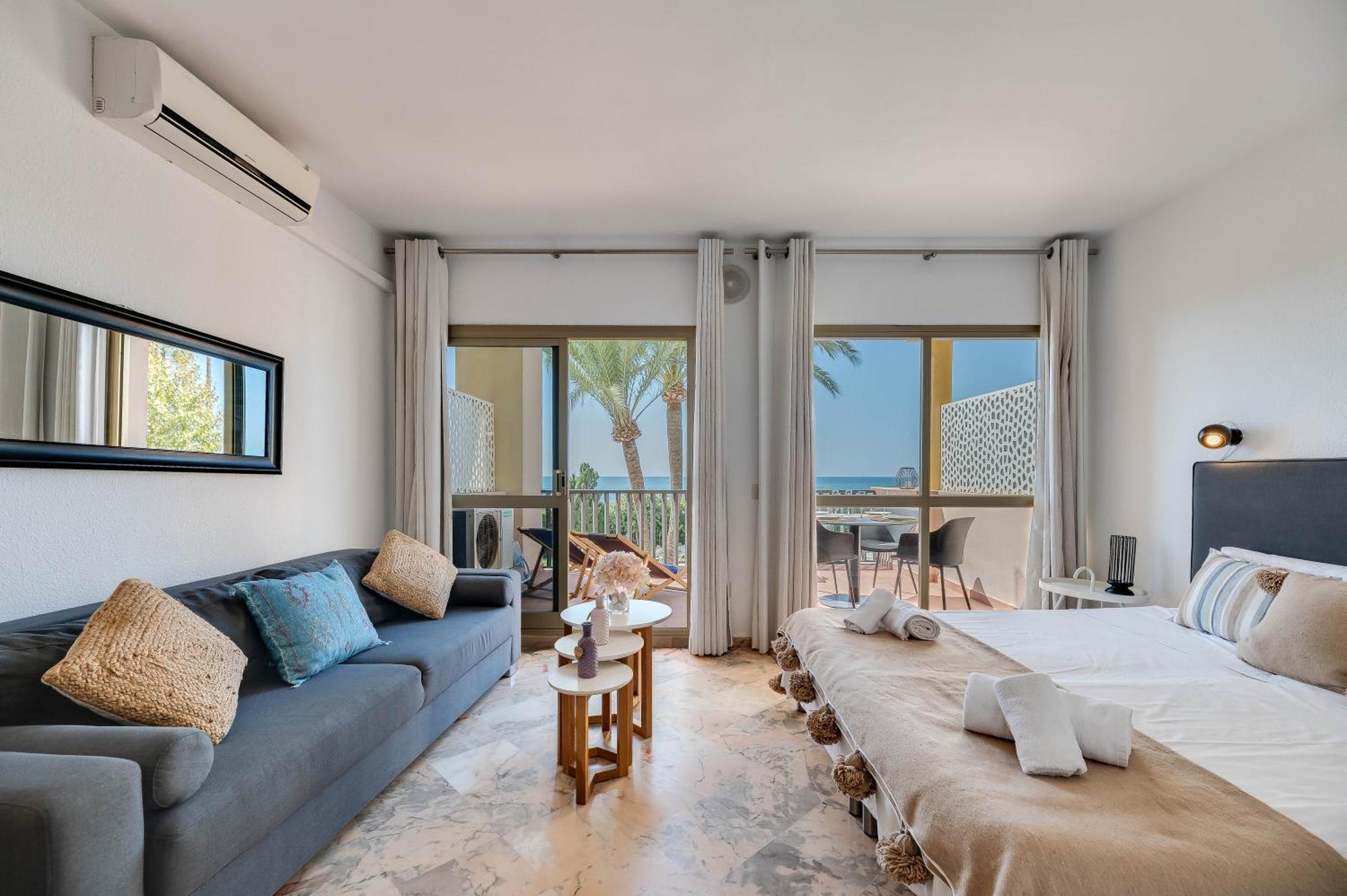 Front Line Beach Studio Apartment 마르베야 외부 사진